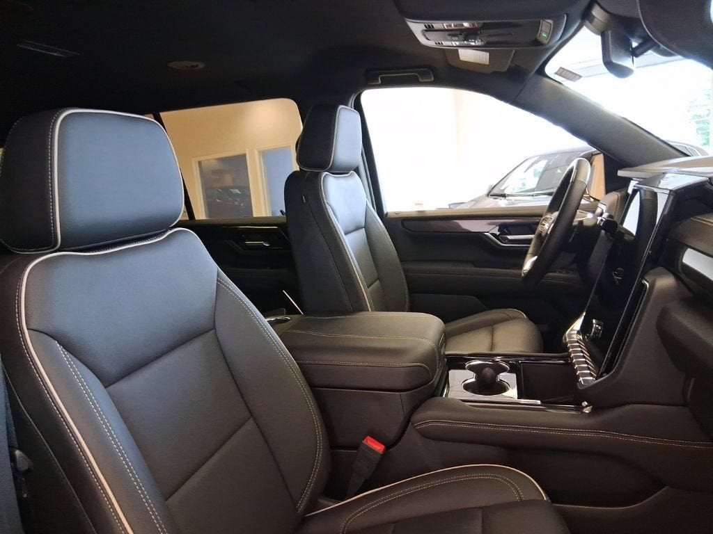 2025 GMC Yukon Elevation