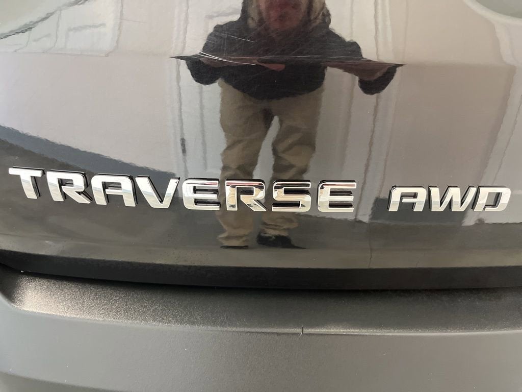 2022 Chevrolet Traverse LT Cloth