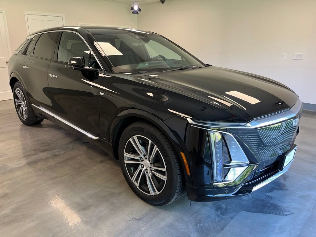 2024 Cadillac LYRIQ Luxury 1