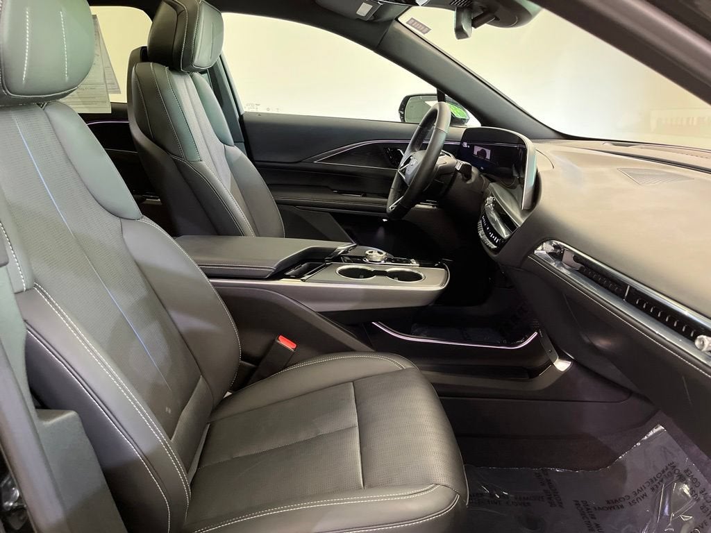 2024 Cadillac LYRIQ Luxury 1