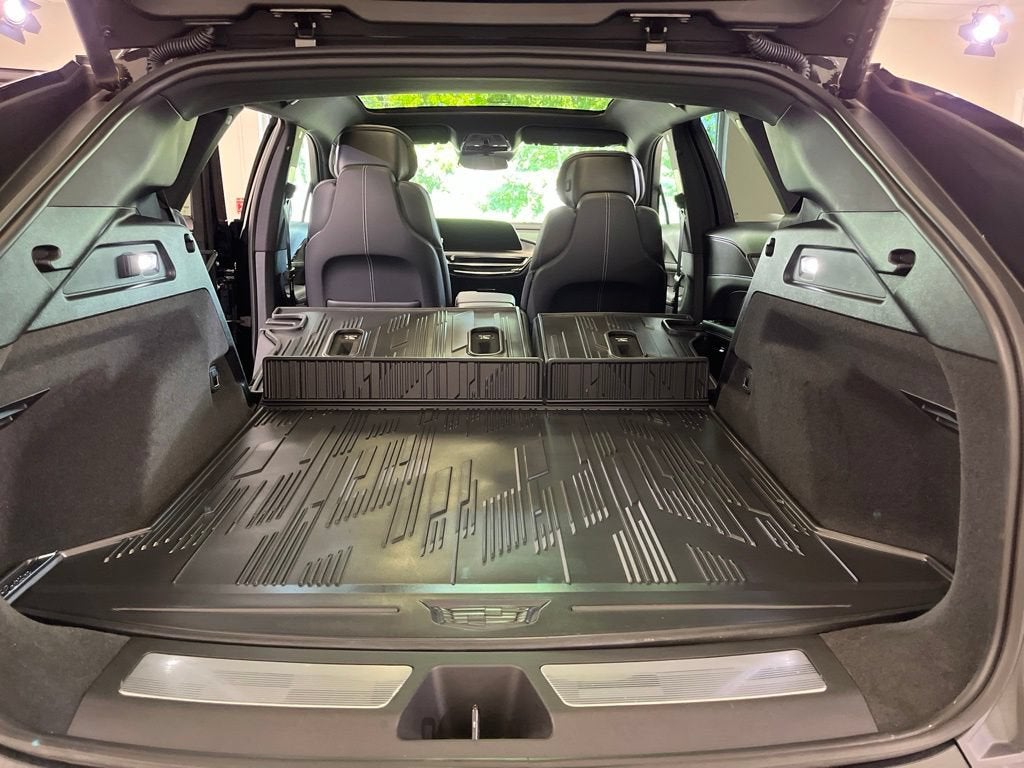 2024 Cadillac LYRIQ Luxury 1