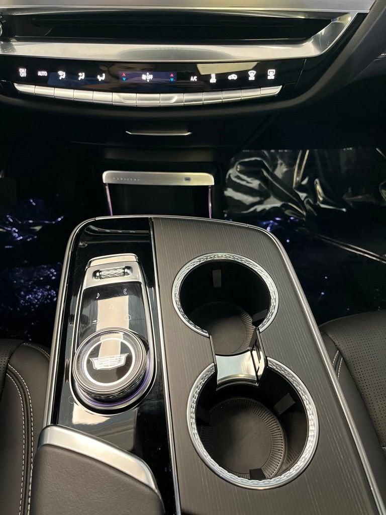 2024 Cadillac LYRIQ Luxury 1