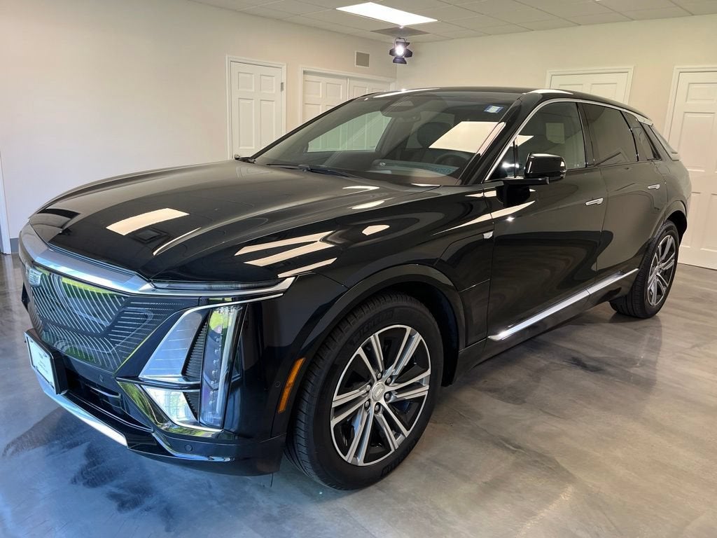 2024 Cadillac LYRIQ Luxury 1