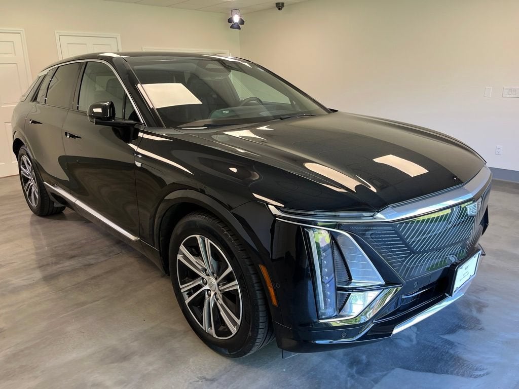 2024 Cadillac LYRIQ Luxury 1