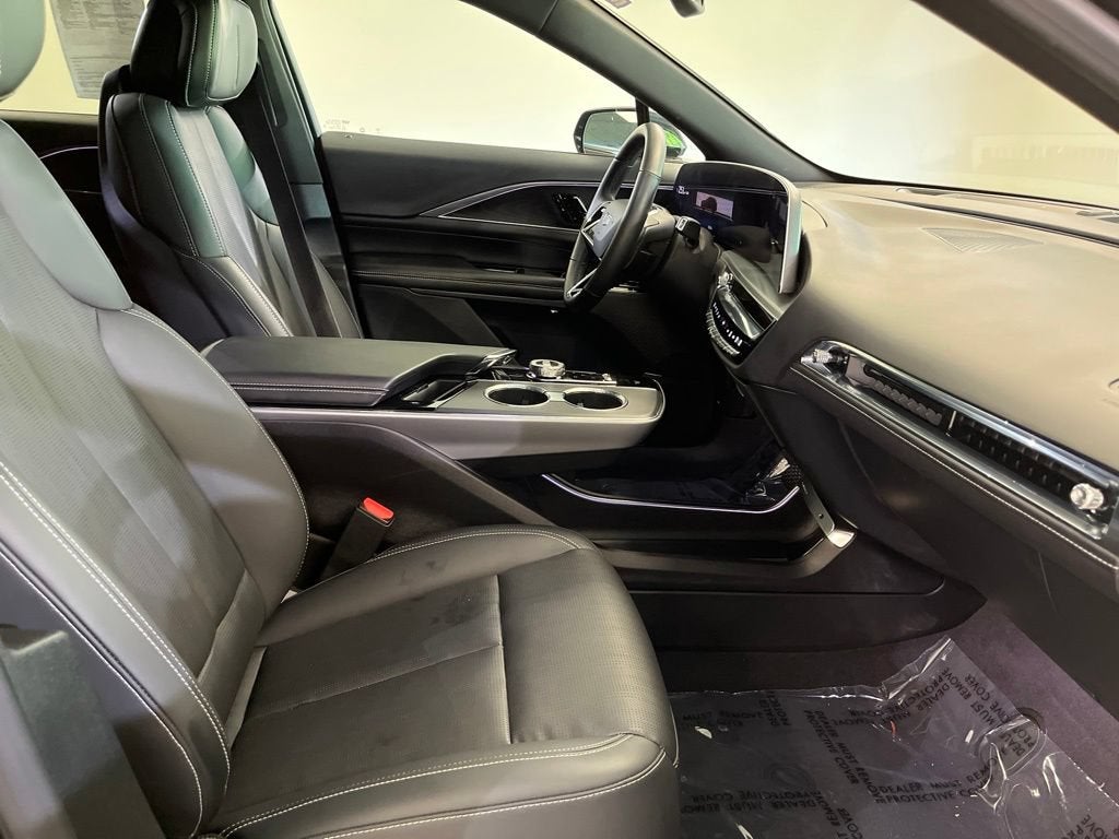 2024 Cadillac LYRIQ Luxury 1