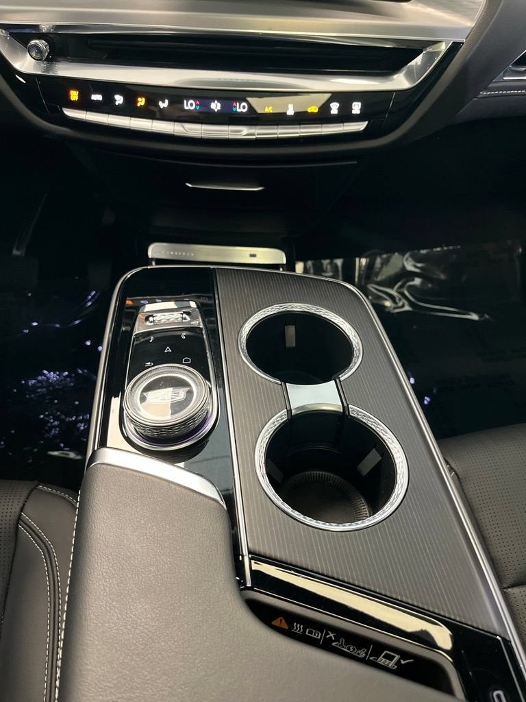 2024 Cadillac LYRIQ Luxury 1