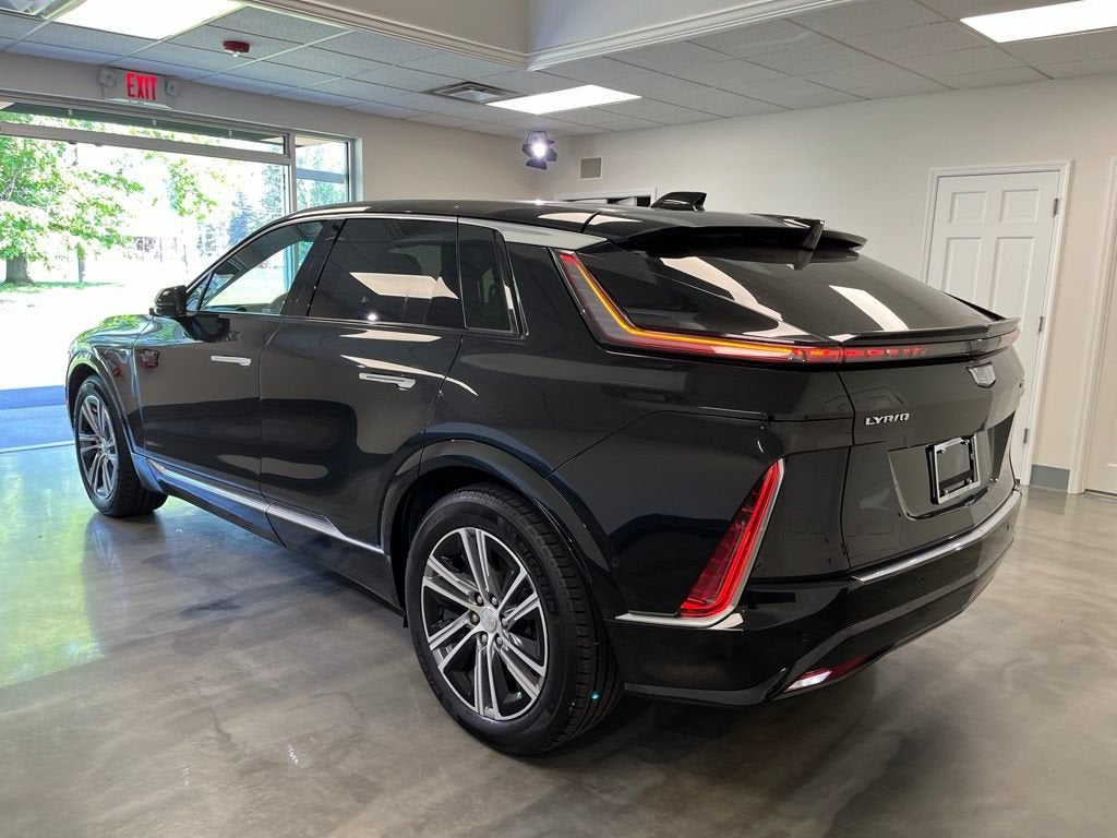 2024 Cadillac LYRIQ Luxury 1