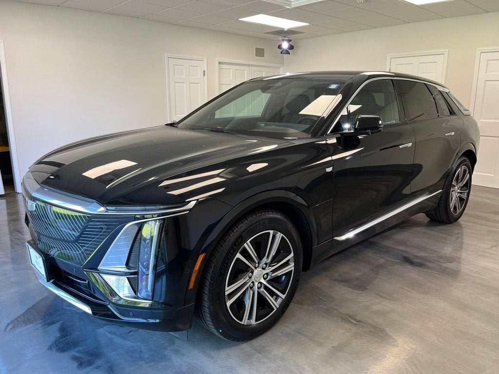 2024 Cadillac LYRIQ Luxury 1