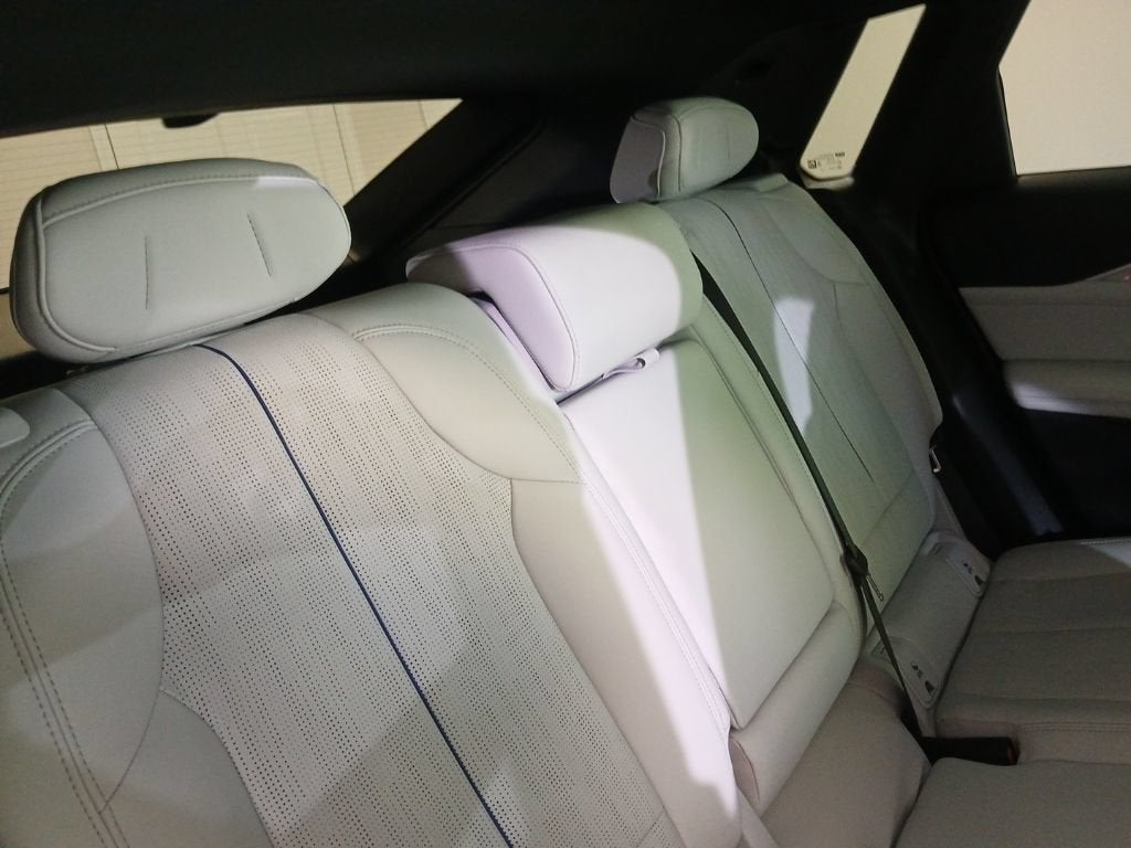 2024 Cadillac LYRIQ Luxury 1