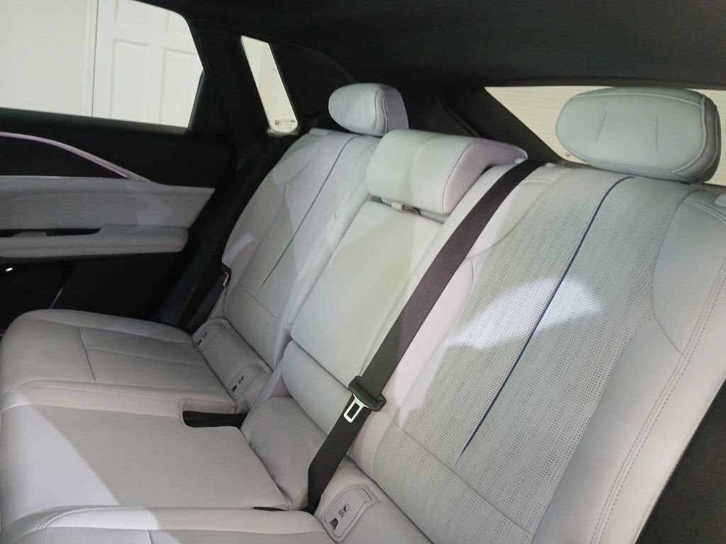 2024 Cadillac LYRIQ Luxury 1