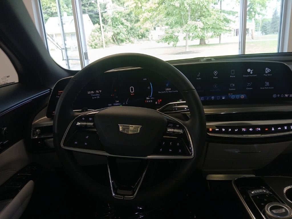 2024 Cadillac LYRIQ Luxury 1