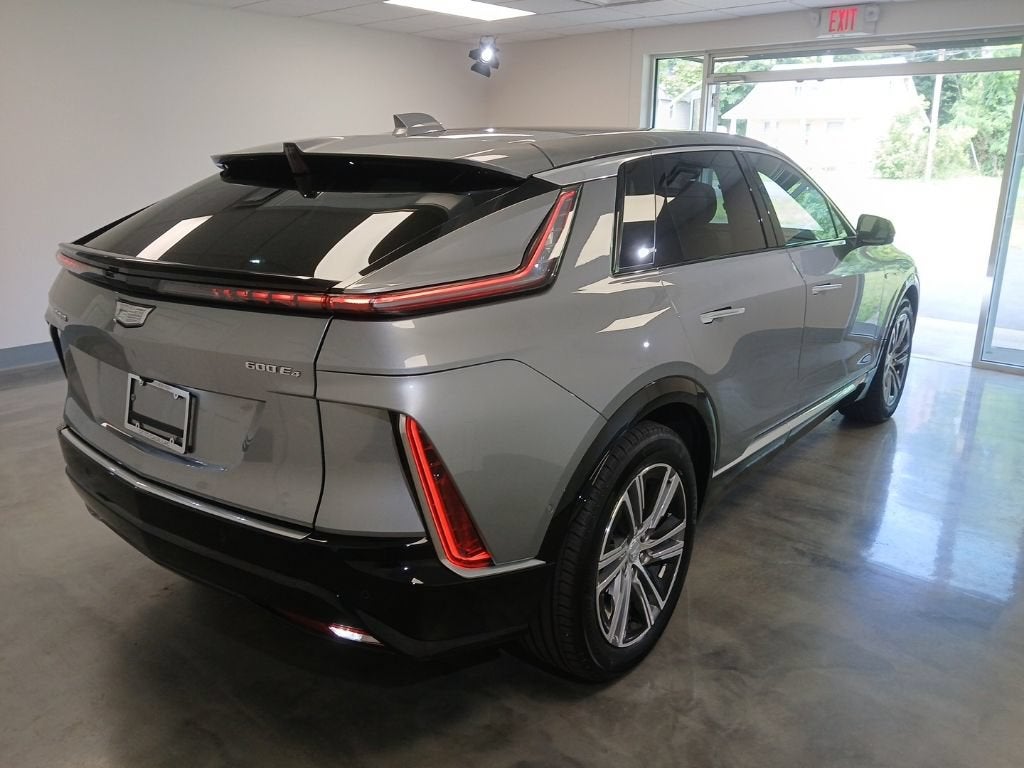 2024 Cadillac LYRIQ Luxury 1