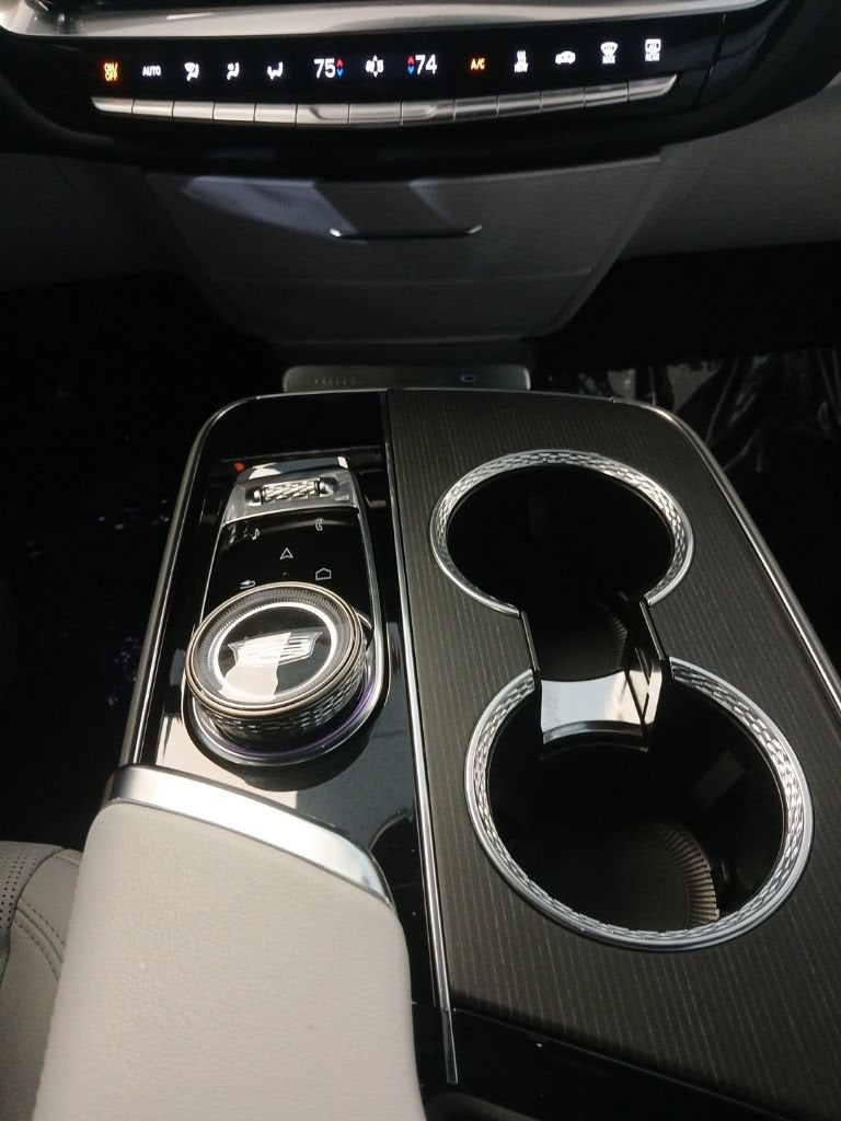 2024 Cadillac LYRIQ Luxury 1