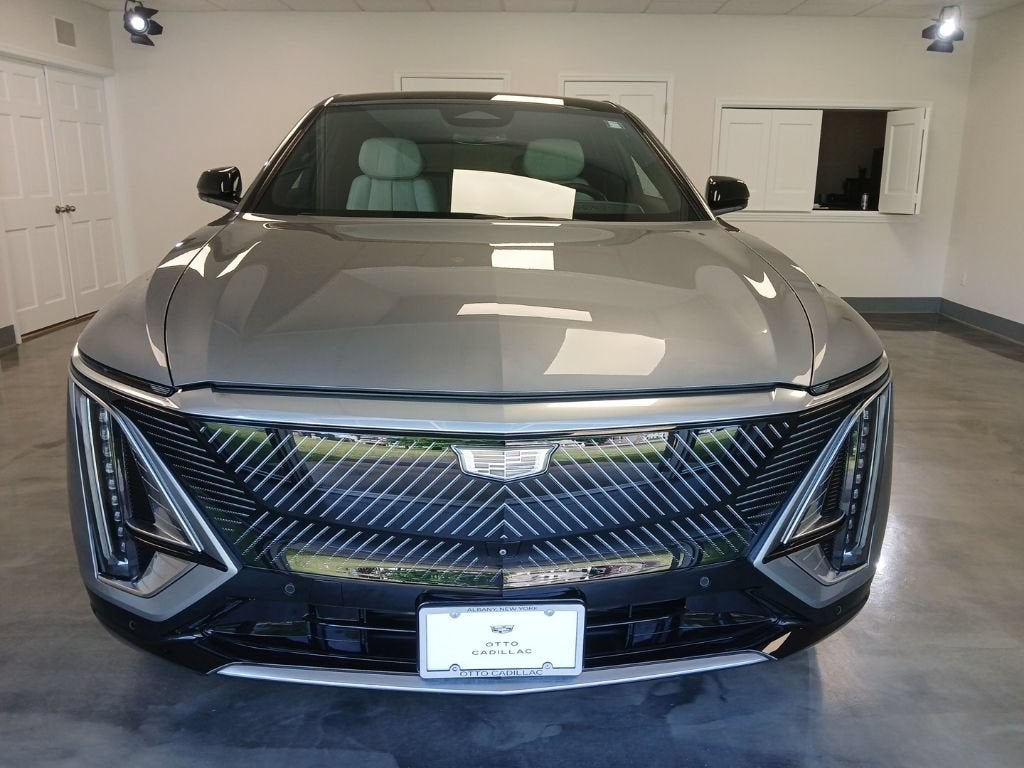 2024 Cadillac LYRIQ Luxury 1