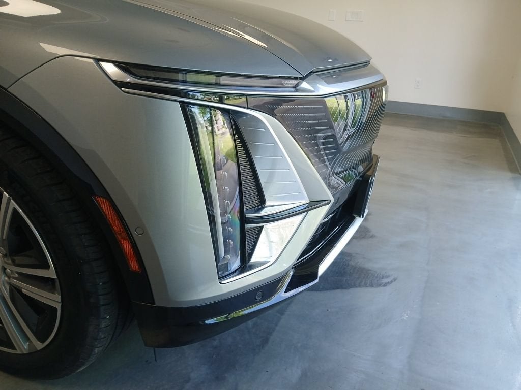 2024 Cadillac LYRIQ Luxury 1