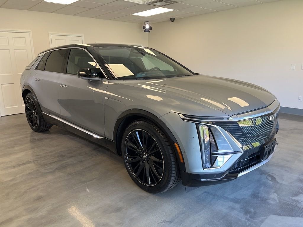 2024 Cadillac LYRIQ Luxury 2