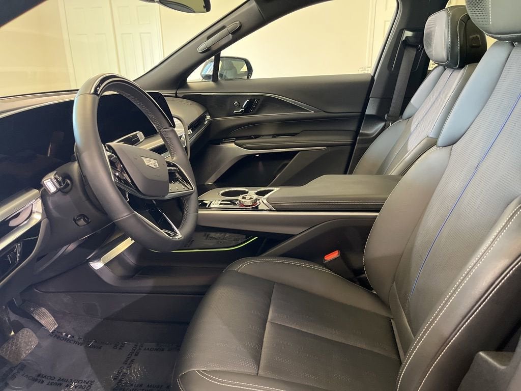 2024 Cadillac LYRIQ Luxury 2