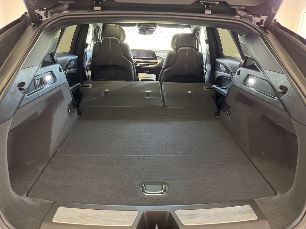 2024 Cadillac LYRIQ Luxury 2