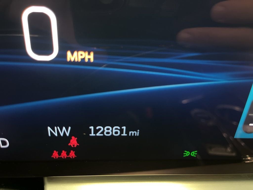 2024 Cadillac LYRIQ Luxury 2