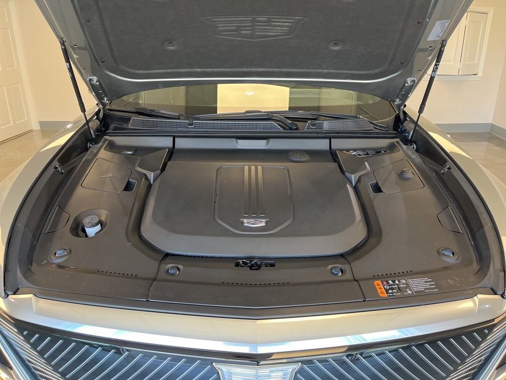 2024 Cadillac LYRIQ Luxury 2