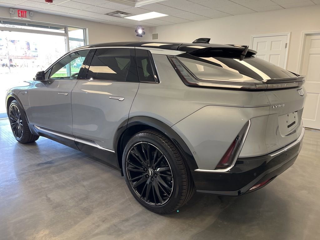 2024 Cadillac LYRIQ Luxury 2