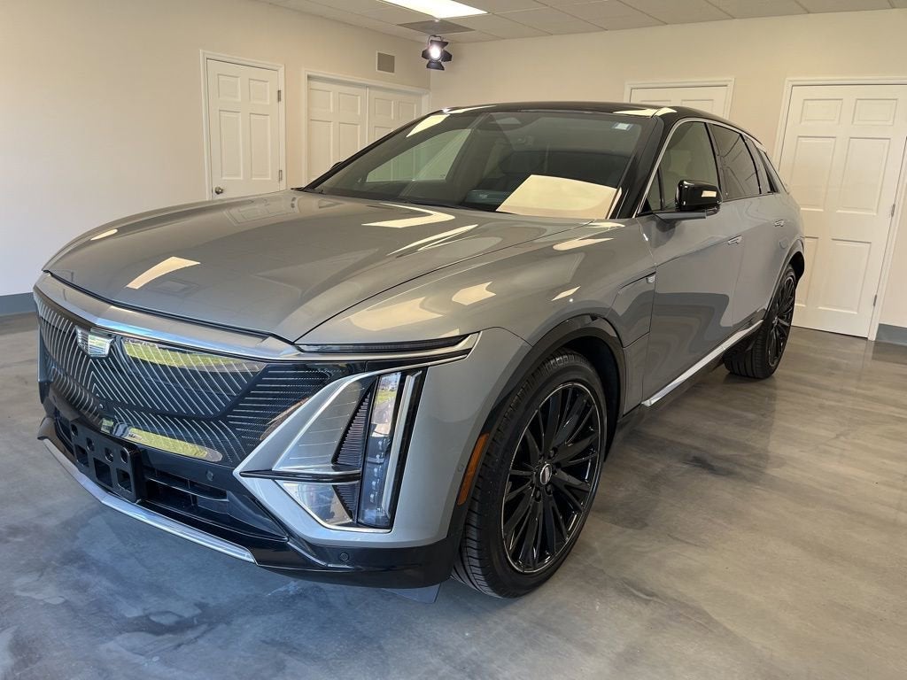 2024 Cadillac LYRIQ Luxury 2