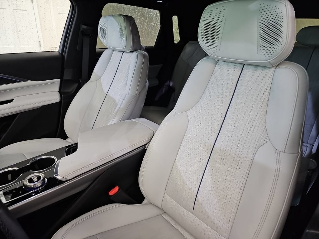 2024 Cadillac LYRIQ Sport 2