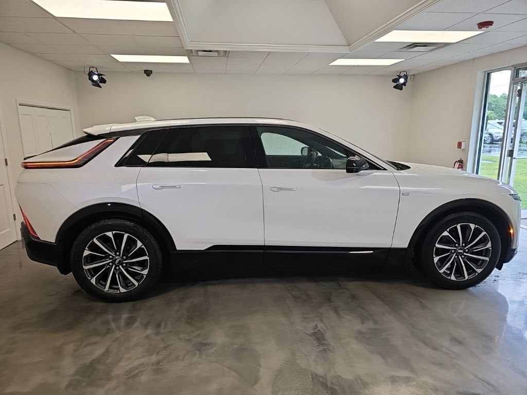 2024 Cadillac LYRIQ Sport 2