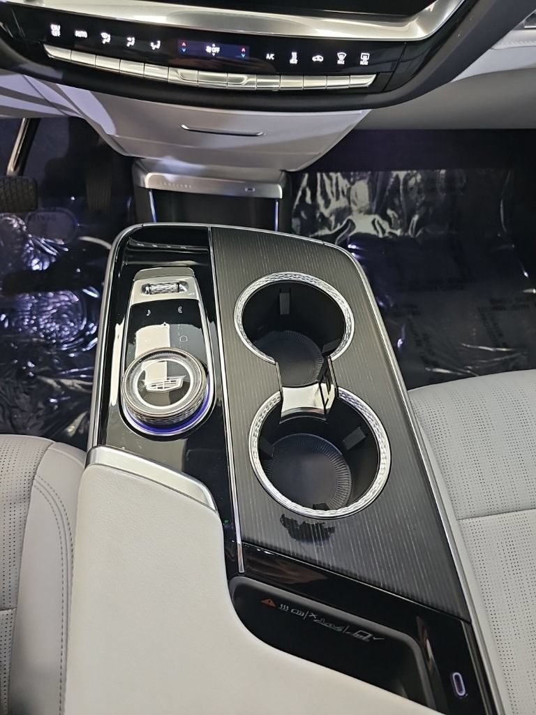 2024 Cadillac LYRIQ Sport 2
