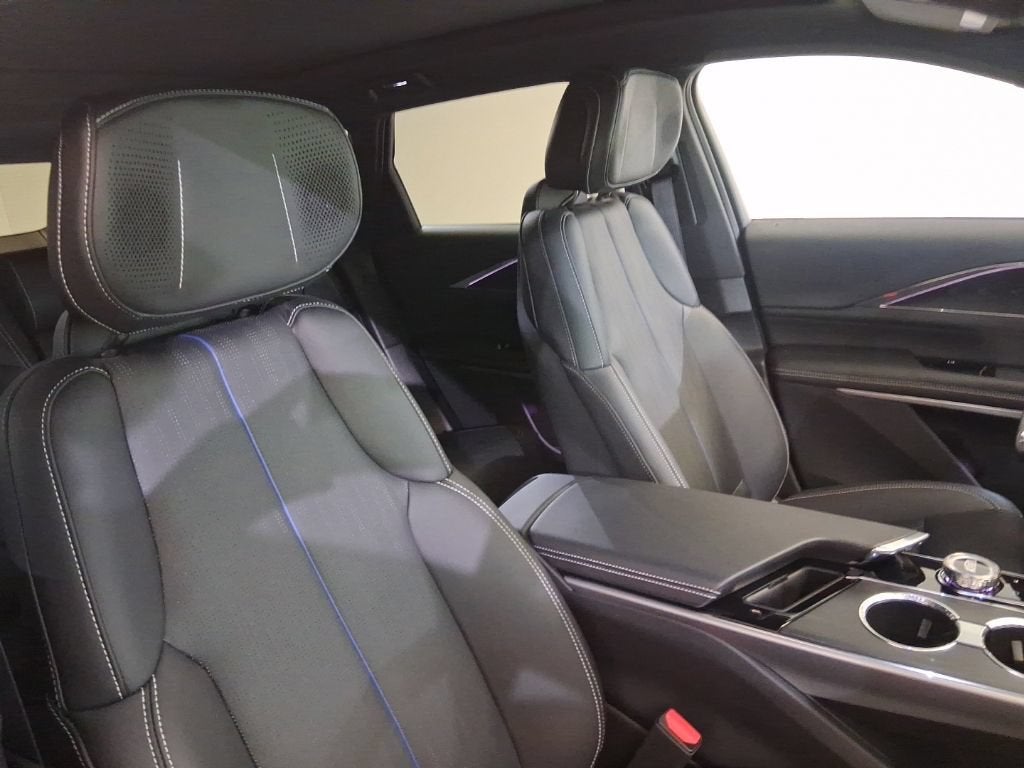 2024 Cadillac LYRIQ Sport 2