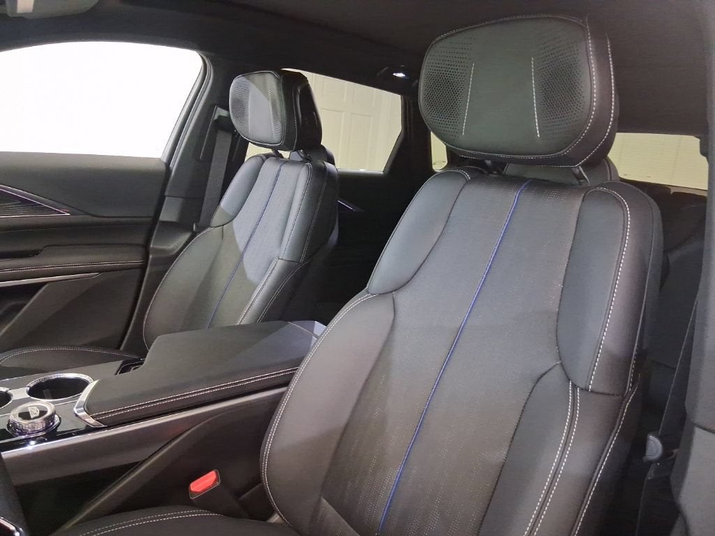 2024 Cadillac LYRIQ Sport 2