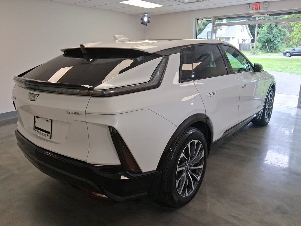 2024 Cadillac LYRIQ Sport 2