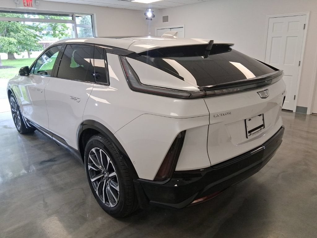 2024 Cadillac LYRIQ Sport 2