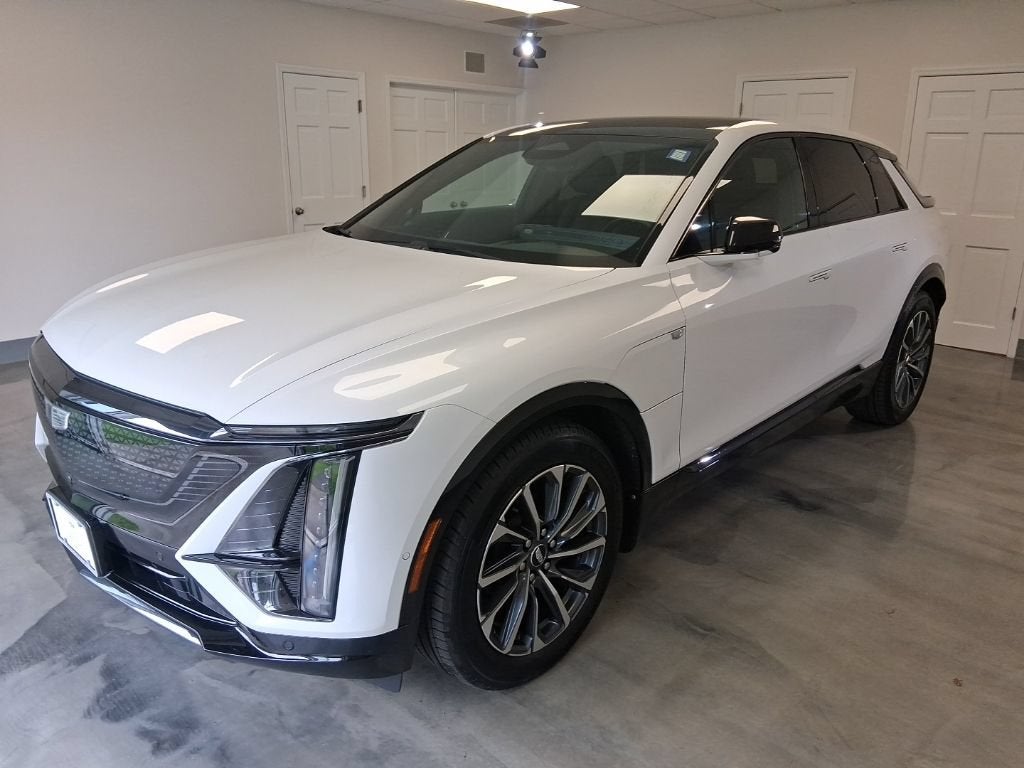 2024 Cadillac LYRIQ Sport 2