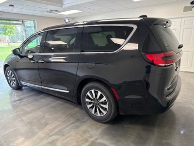 2022 Chrysler Pacifica Hybrid Limited