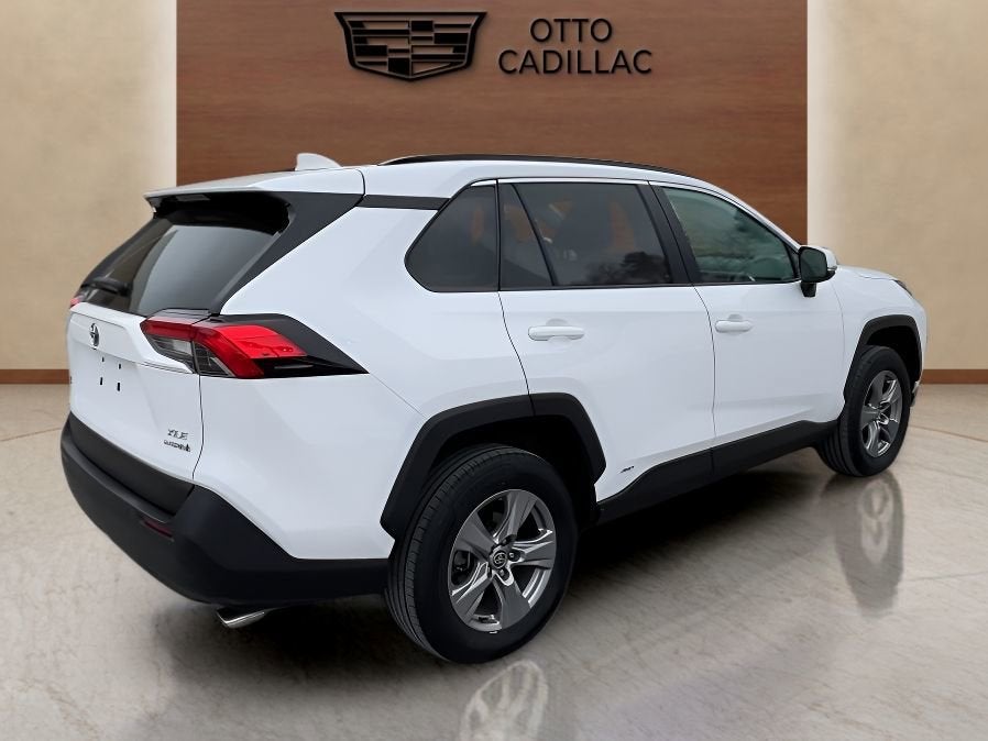 2022 Toyota RAV4 Hybrid XLE