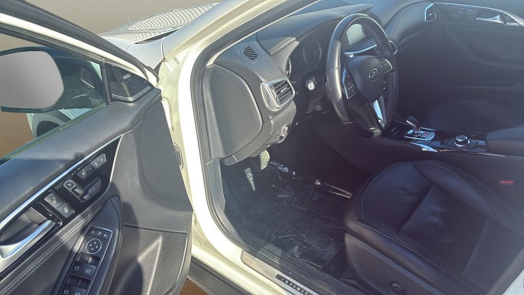 2018 INFINITI QX30 ESSENTIAL