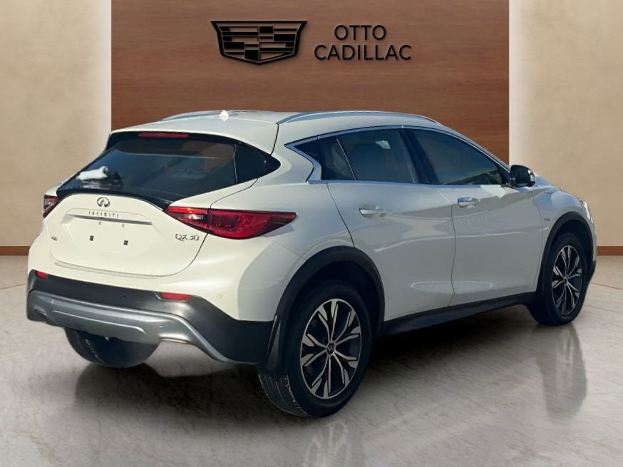 2018 INFINITI QX30 ESSENTIAL