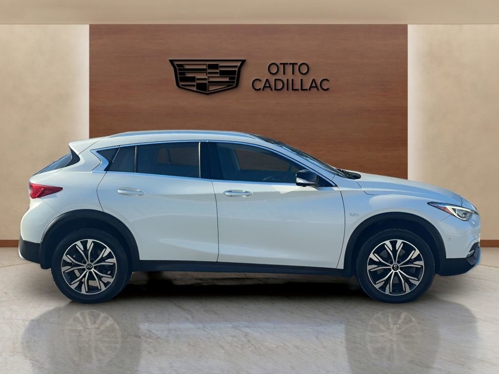 2018 INFINITI QX30 ESSENTIAL
