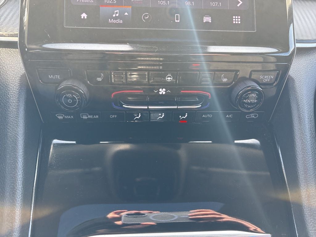 2023 Jeep Grand Cherokee Laredo 4x4