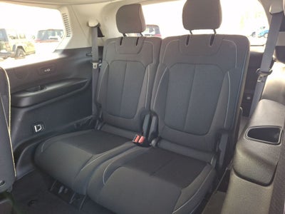 2022 Jeep Grand Cherokee L Laredo 4x4