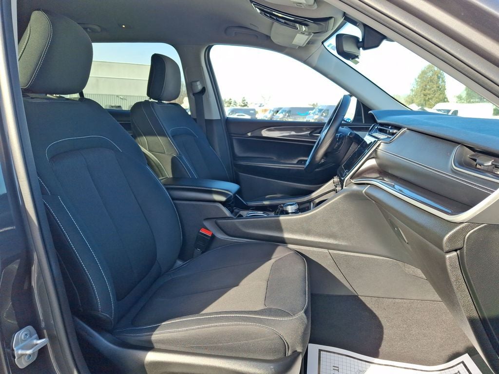 2022 Jeep Grand Cherokee L Laredo 4x4