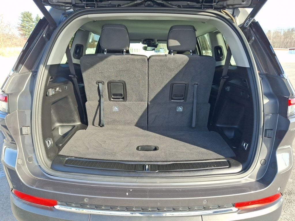 2022 Jeep Grand Cherokee L Laredo 4x4