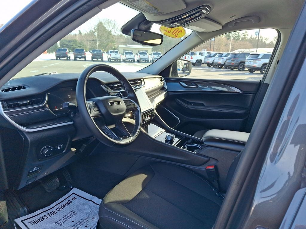 2022 Jeep Grand Cherokee L Laredo 4x4