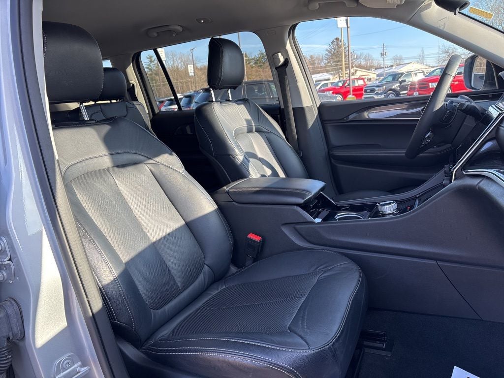 2022 Jeep Grand Cherokee L Laredo 4x4