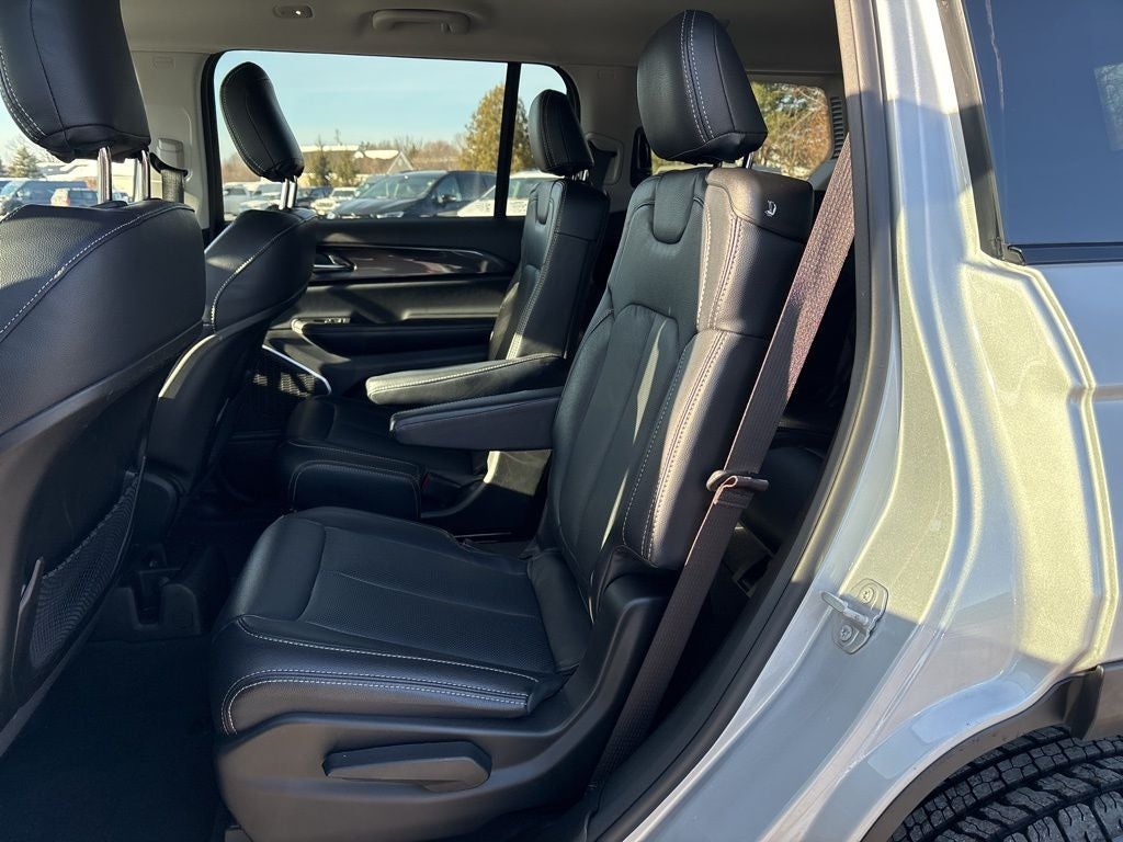 2022 Jeep Grand Cherokee L Laredo 4x4