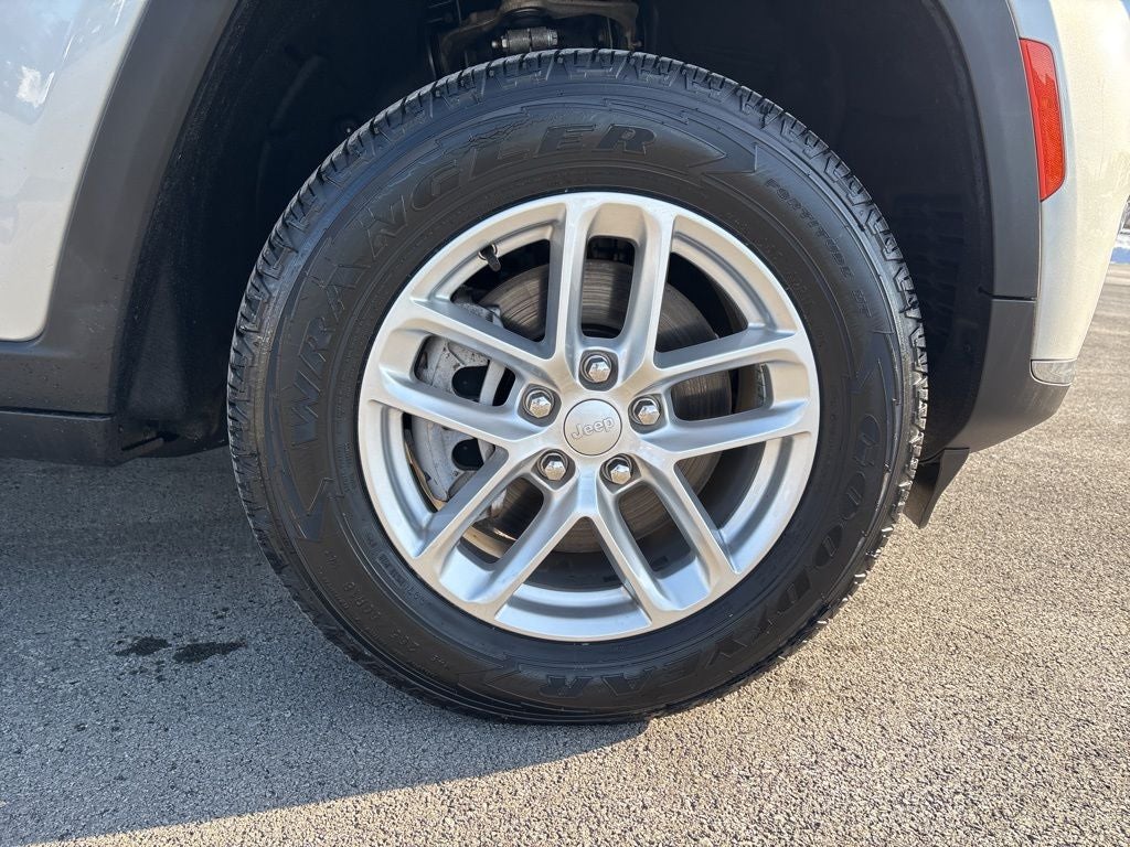 2022 Jeep Grand Cherokee L Laredo 4x4