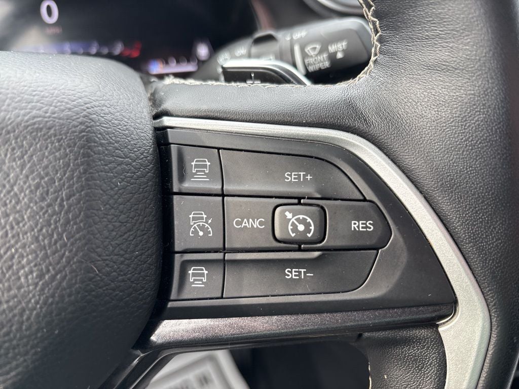 2022 Jeep Grand Cherokee L Laredo 4x4