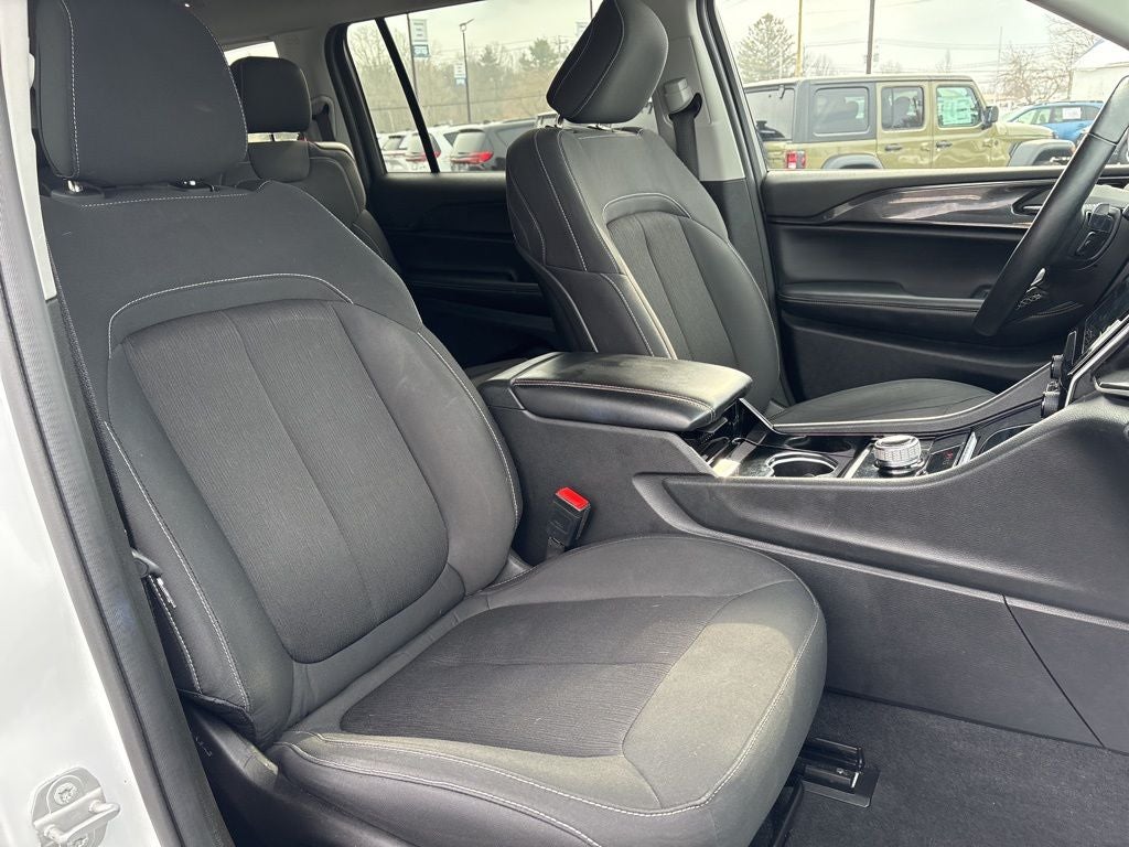 2022 Jeep Grand Cherokee L Laredo 4x4