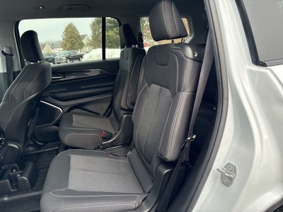 2022 Jeep Grand Cherokee L Laredo 4x4